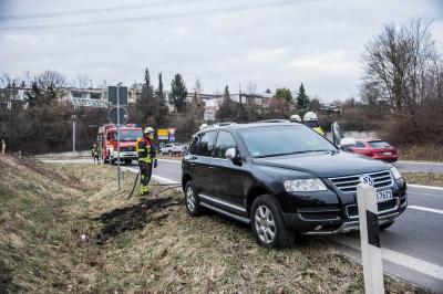 Korb: Autobatterie faengt Feuer - Fahrer kann sie rechtzeitig aus Auto entfernen
